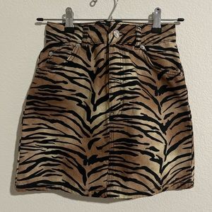 Cute printed mini skirt